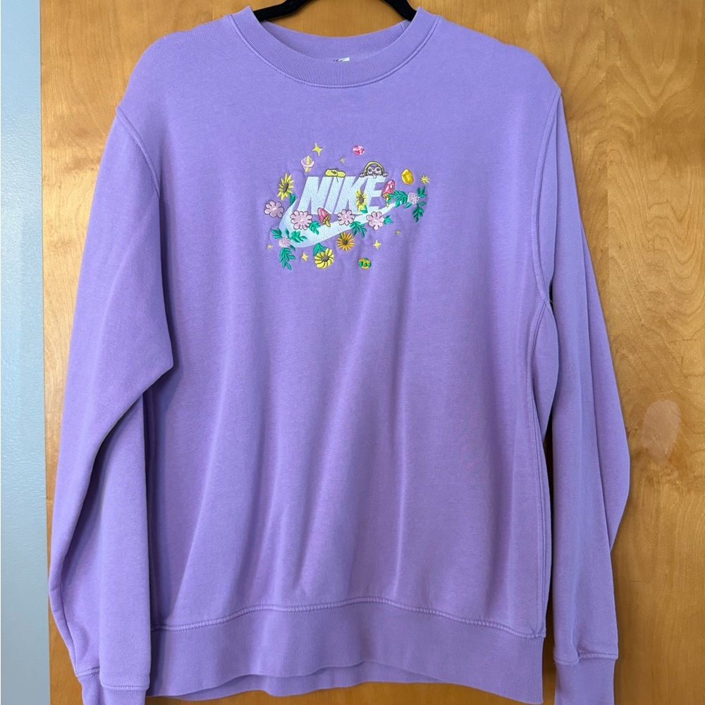 Embroidered Nike Sportswear Club Fleece Men's Sweatshirt - Fits women’s Large